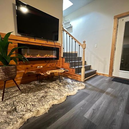 Smokey Mountain Retreat, Hot Tub, Game Room, Sleeps 8! Gatlinburg Bagian luar foto
