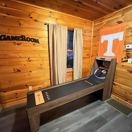 Smokey Mountain Retreat, Hot Tub, Game Room, Sleeps 8! Gatlinburg Bagian luar foto