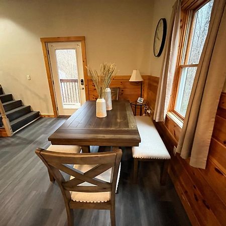 Smokey Mountain Retreat, Hot Tub, Game Room, Sleeps 8! Gatlinburg Bagian luar foto