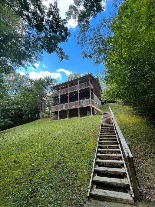 Smokey Mountain Retreat, Hot Tub, Game Room, Sleeps 8! Gatlinburg Bagian luar foto