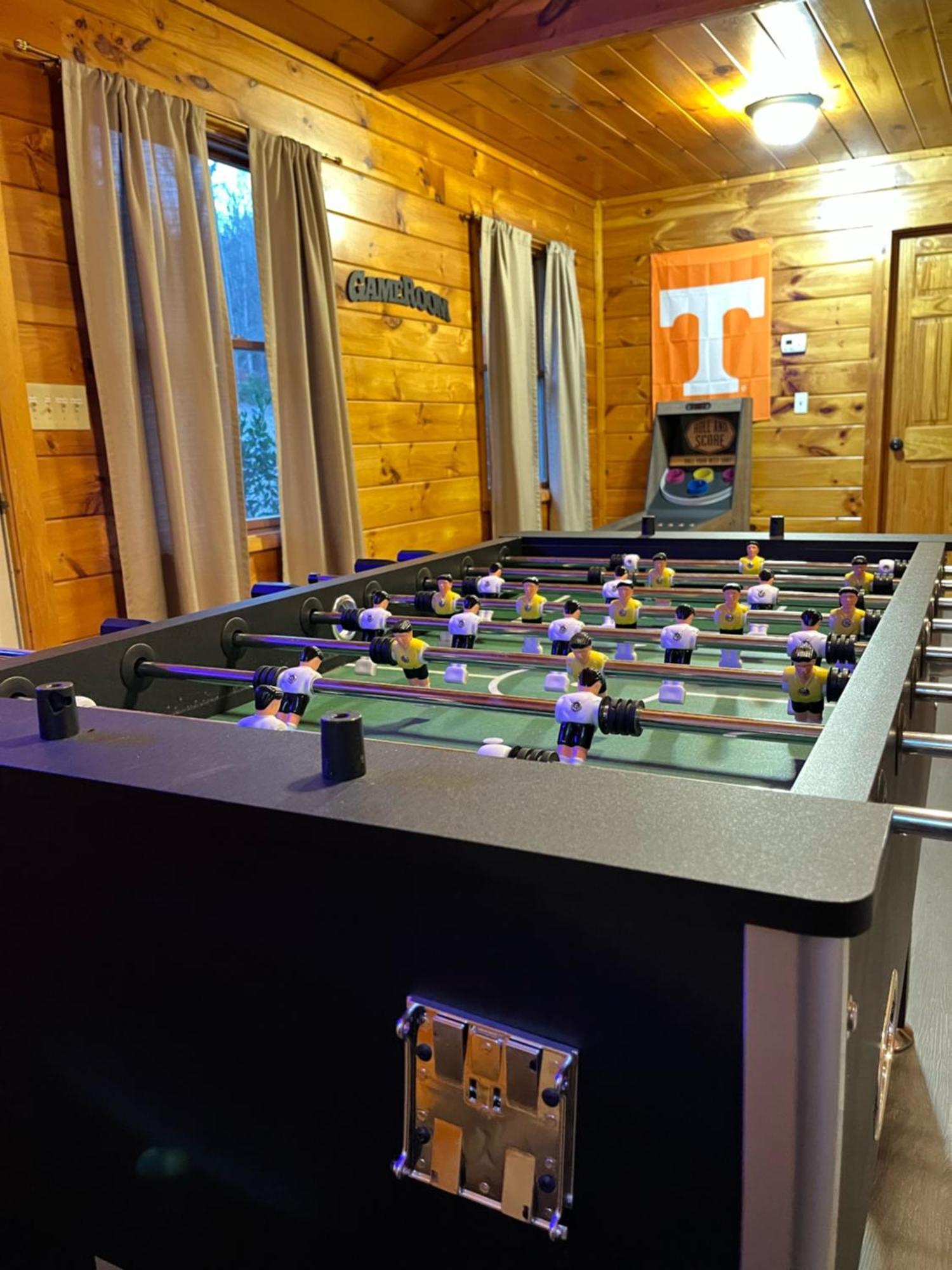 Smokey Mountain Retreat, Hot Tub, Game Room, Sleeps 8! Gatlinburg Bagian luar foto