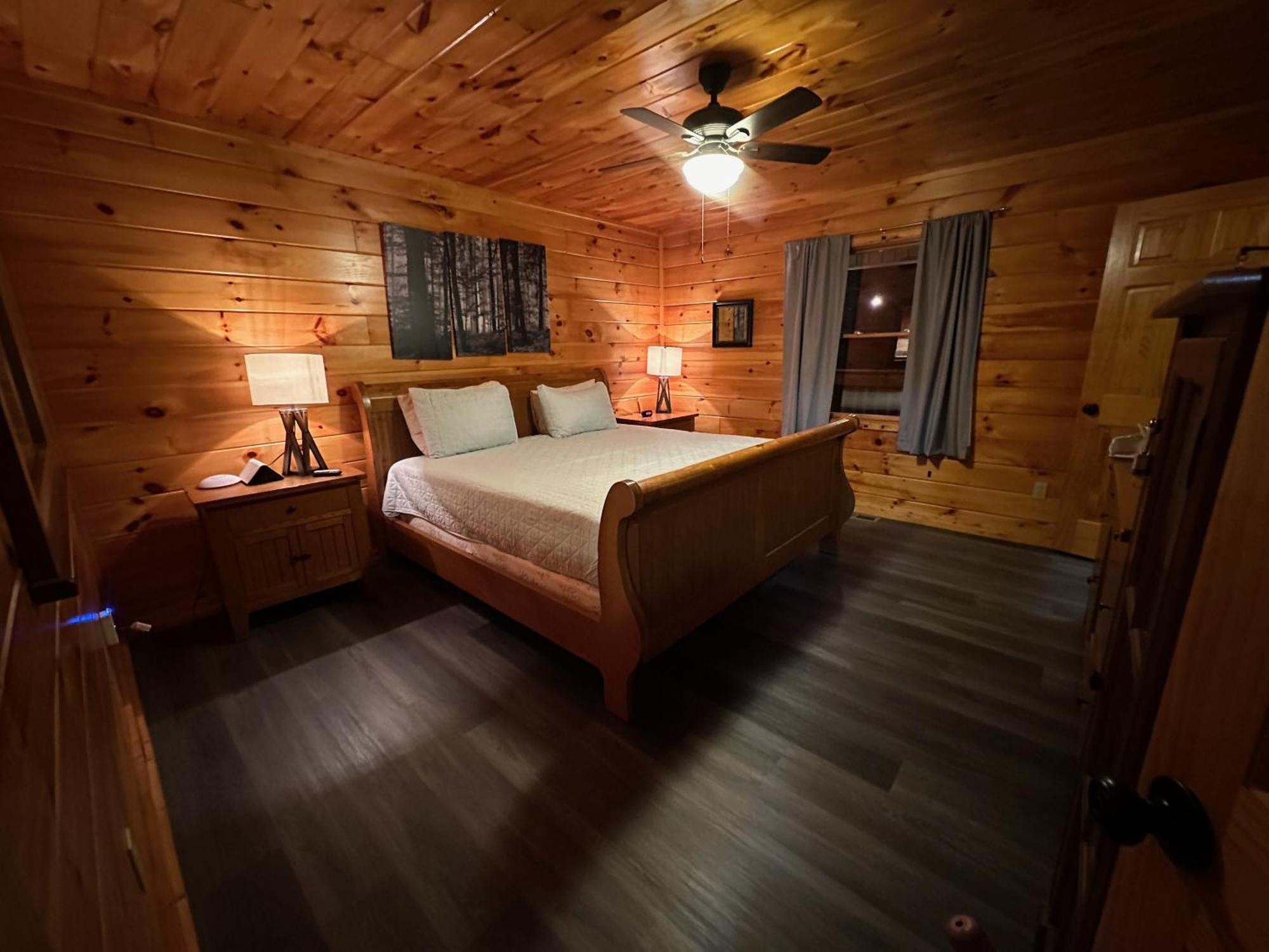 Smokey Mountain Retreat, Hot Tub, Game Room, Sleeps 8! Gatlinburg Bagian luar foto