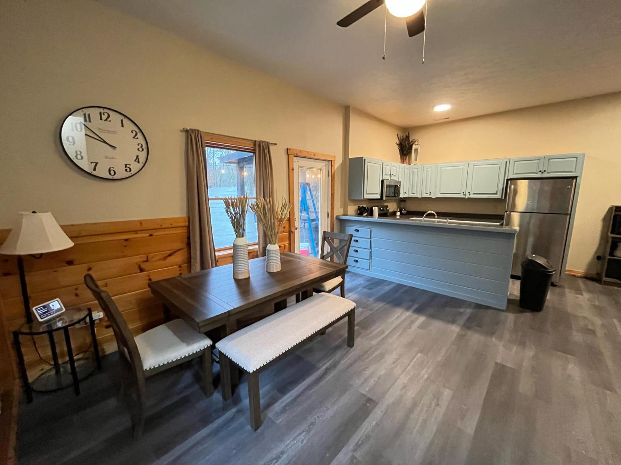 Smokey Mountain Retreat, Hot Tub, Game Room, Sleeps 8! Gatlinburg Bagian luar foto