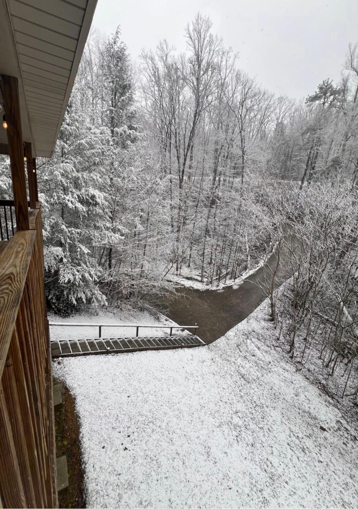 Smokey Mountain Retreat, Hot Tub, Game Room, Sleeps 8! Gatlinburg Bagian luar foto